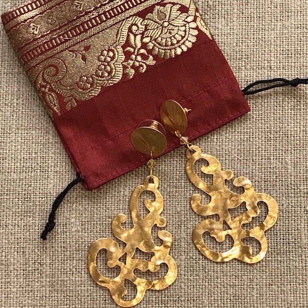 Boucles d’oreilles arabesque dorées mat Made in France