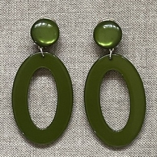 Boucles d’oreilles Clips vert sapin résine made in France