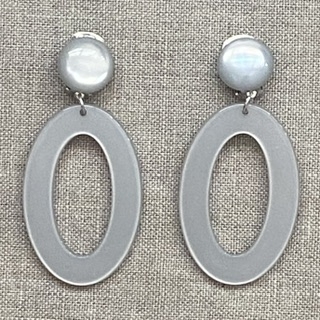 Boucles d’oreilles Clips résine gris made in France