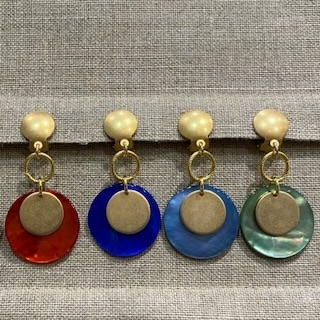 Boucles d’oreilles clips Made in France nacre colorée dorée