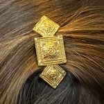 Barrette losange doré femme coiffure
