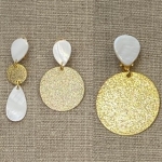 Boucles d’oreilles clip percées dorée et nacre Made in France