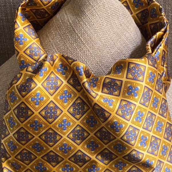 foulardhommeor.lescolliersdamelie.paris