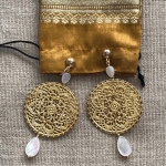 Boucles d’oreilles nacre dorée clip Made in France rosace