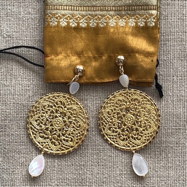 Boucles d’oreilles nacre dorée clip Made in France rosace