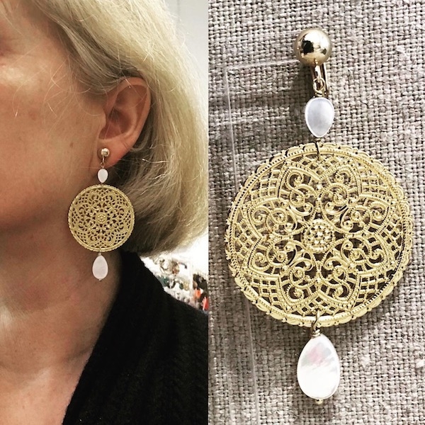 Boucles d’oreilles nacre dorée clip Made in France rosace