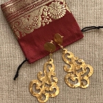 Boucles d’oreilles arabesque dorées mat Made in France