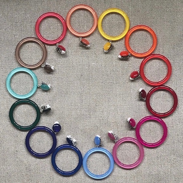 Boucles d’oreilles couleur clip résine créoles