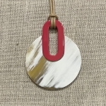 Colliers de corne de buffle naturelle couleur laquée