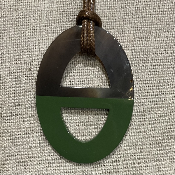 Collier corne de buffle naturelle couleur laquée