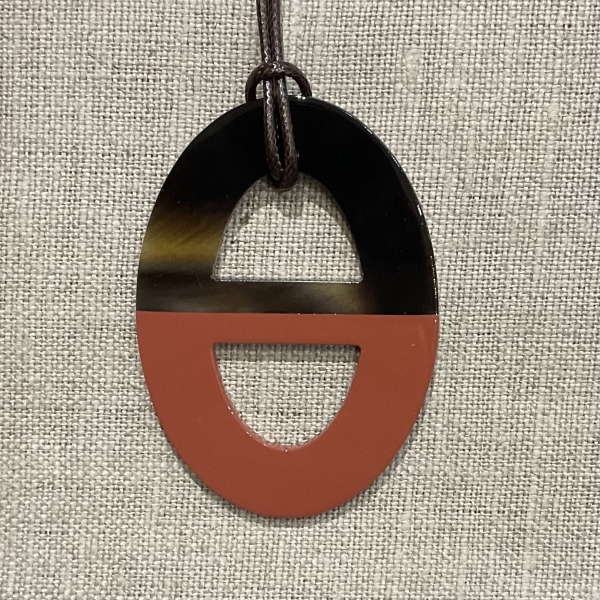 Collier corne de buffle naturelle couleur laquée