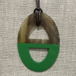 Collier corne de buffle naturelle couleur laquée