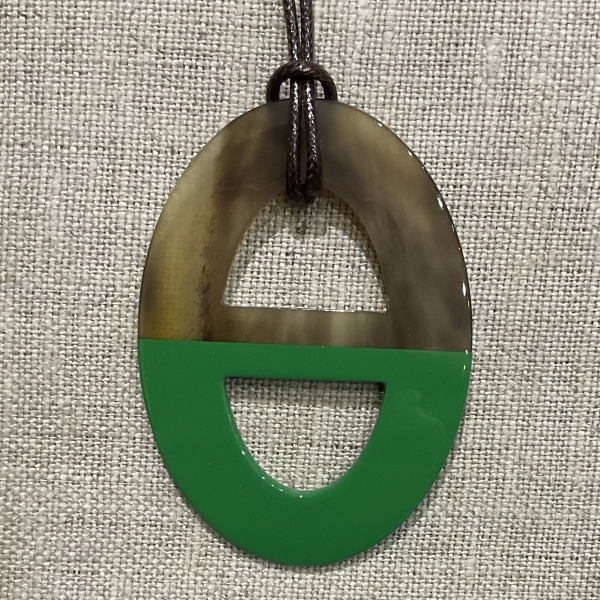 Collier corne de buffle naturelle couleur laquée