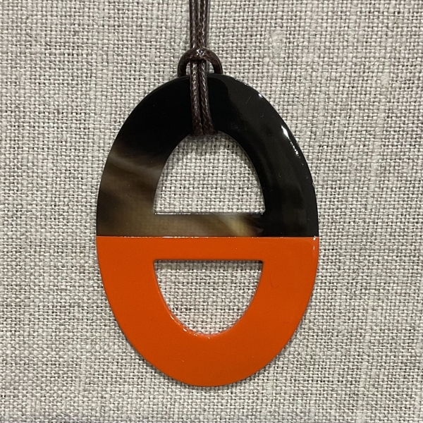 Collier corne de buffle naturelle couleur laquée