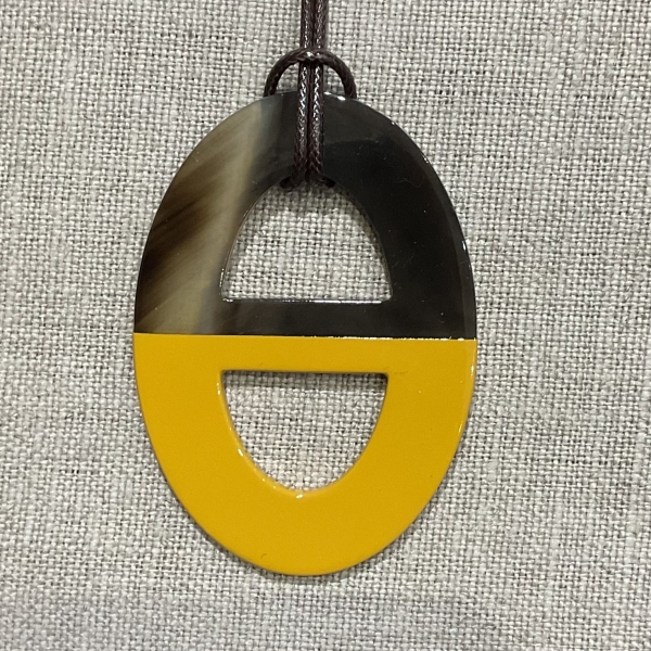 Collier corne de buffle naturelle couleur laquée