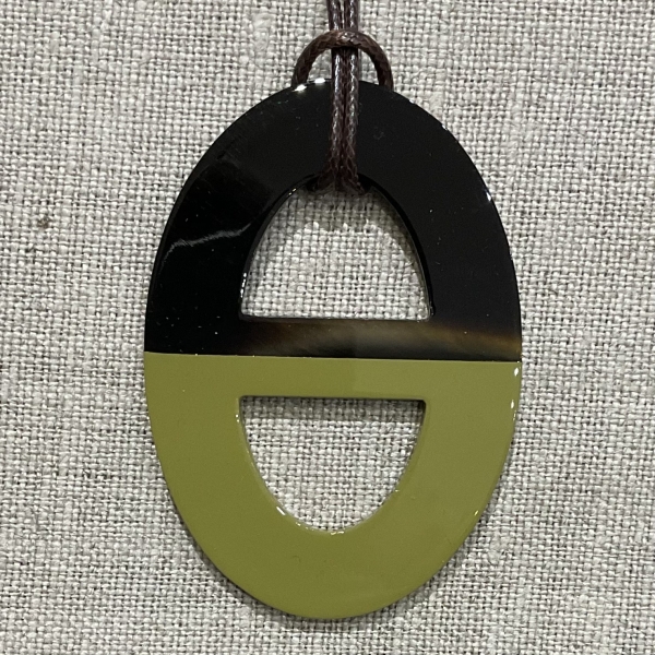 Collier corne de buffle naturelle couleur laquée