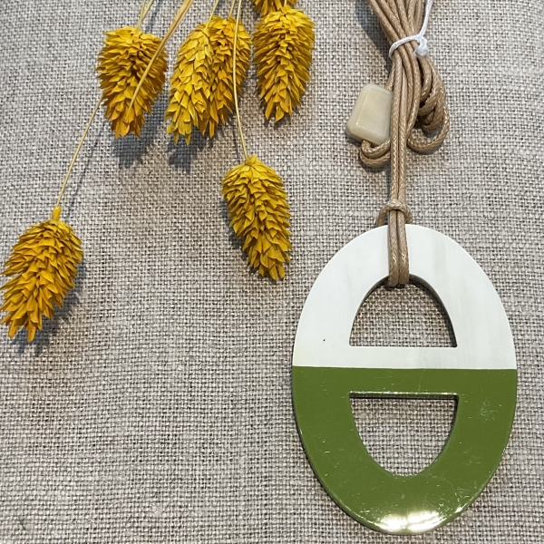 Yvelinekakiblanc.lescolliersdamelie.paris