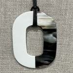 Colliers de corne de buffle naturelle couleur laquée