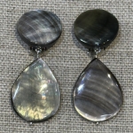 Goutte en nacre grise