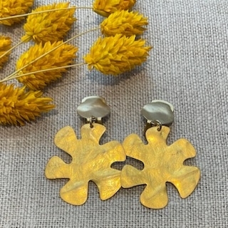 Boucles d’oreilles Clips fleur doré martelé made in France