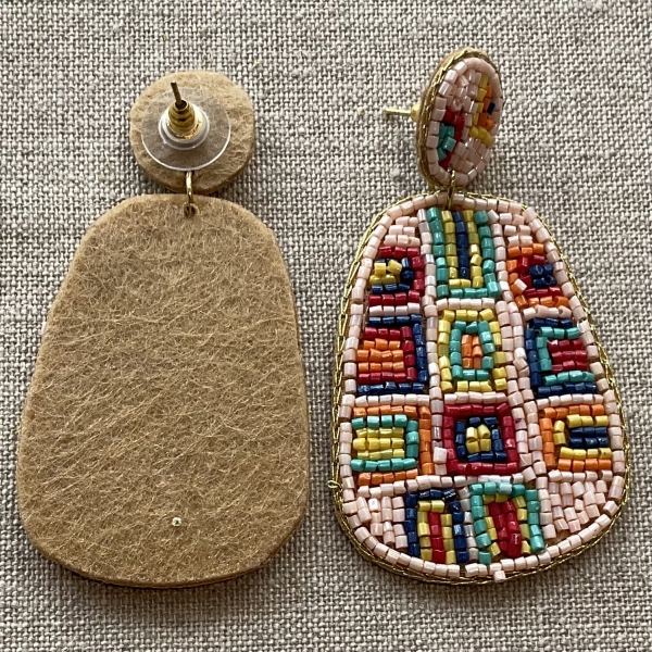 Boucles d’oreilles percées perles de rocailles