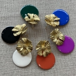 Boucles d’oreilles couleur fleurs acier émaillé doré