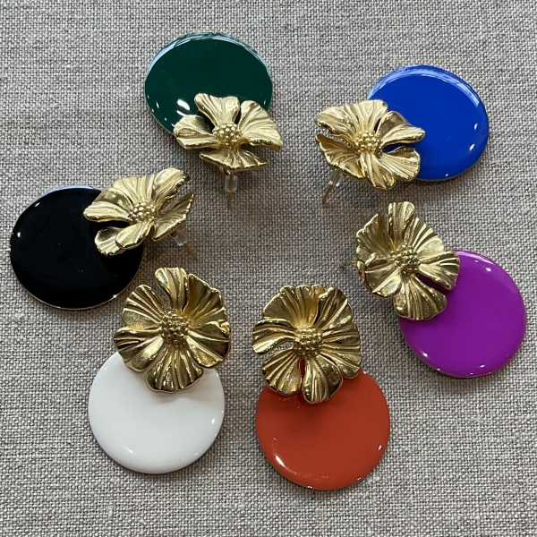 Boucles d’oreilles couleur fleurs acier émaillé doré