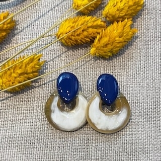 Boucles d’oreilles Clips corne laquée bleu