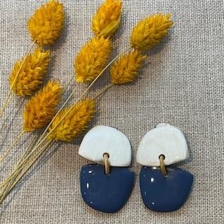 Boucles d’oreilles clip corne de buffle laquée Bleu