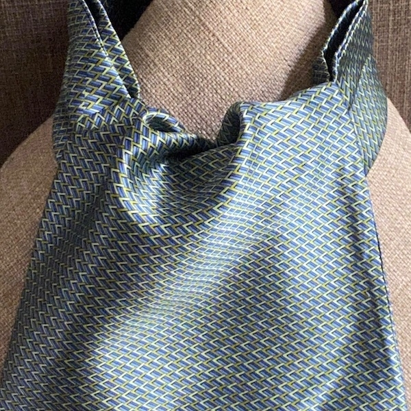 foulardhommevertdeau.lescolliersdamelie.paris