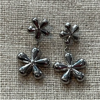 Boucles d’oreille acier inoxydable argenté  fleurs