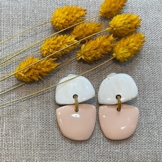 Boucles d’oreilles Clips en corne de buffle laquée rose pâle