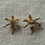 Boucles d’oreilles fleurs percées dorées acier inoxydable