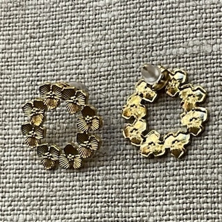 Boucles d’oreilles fleurs percées dorées acier inoxydable