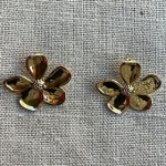 Boucles d’oreilles fleurs percées acier inoxydable